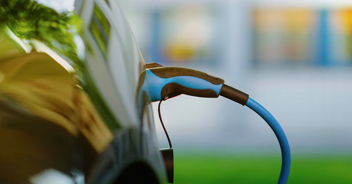 What is the Difference Between an EV and a PHEV?