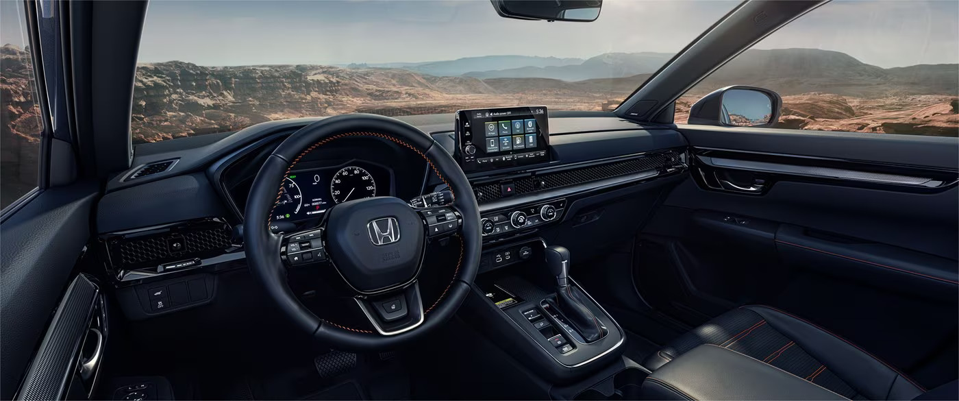 Toma asiento detrás del volante de un Honda CR-V 2024 y disfruta de tu viaje.