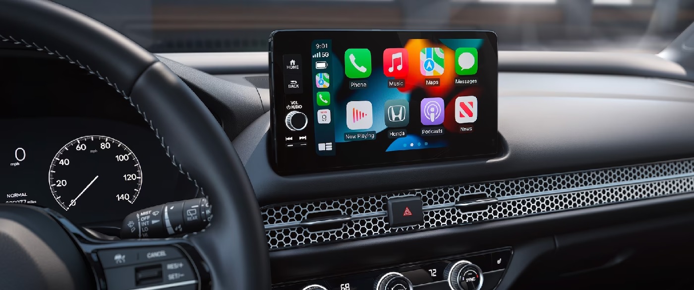 En todos sus modelos puedes conectar tu teléfono al carro a través de Apple CarPlay®3 y de Android Auto™4 (en algunas versiones la conexión es inalámbrica).