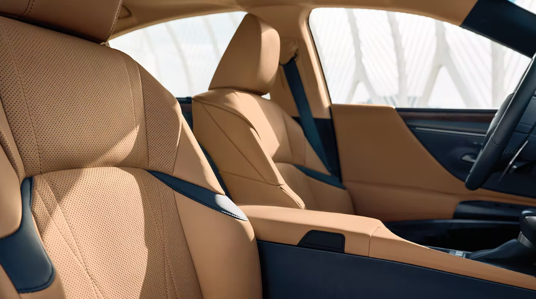 2023 Lexus ES 300h Seating