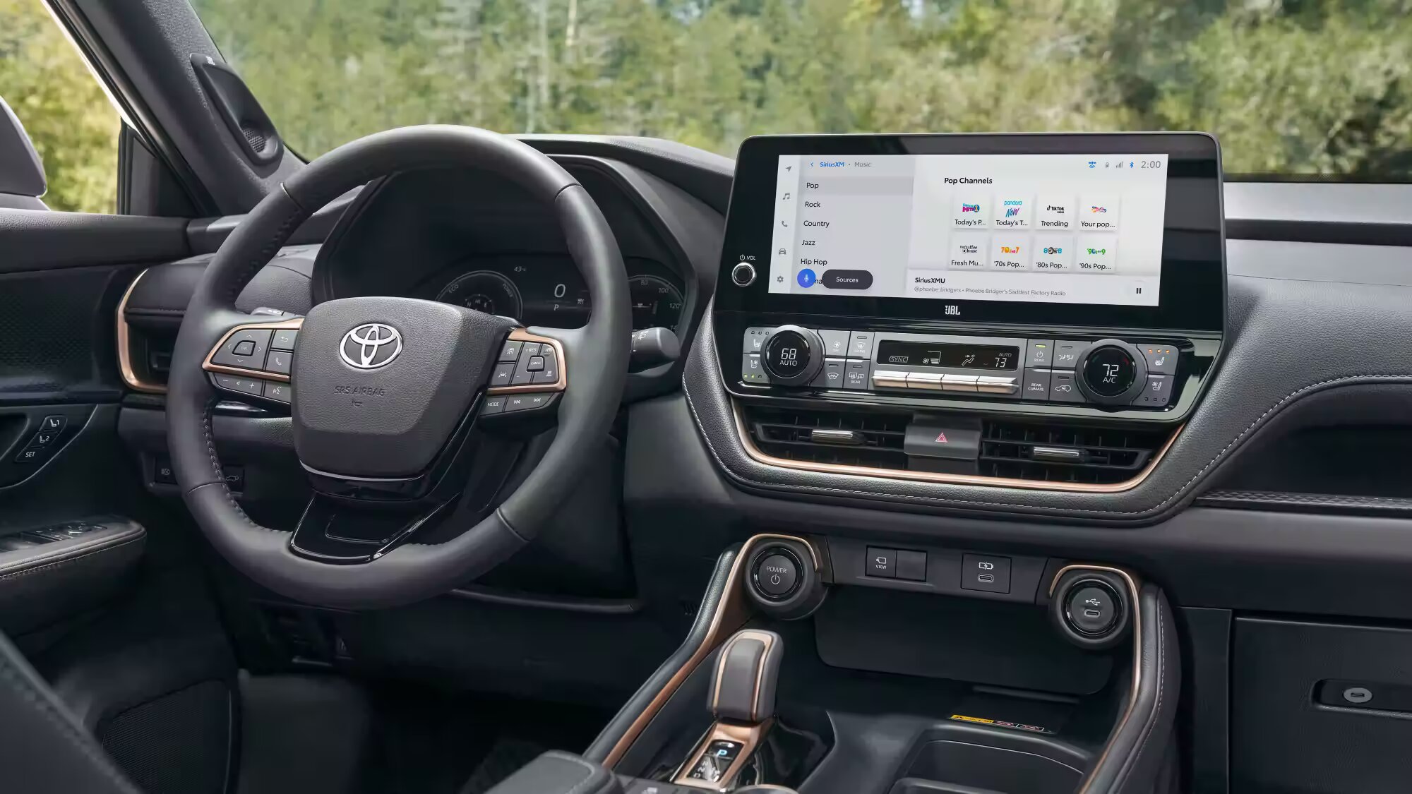 Steering Wheel and Infotainment Screen in the 2024 Toyota Grand Highlander