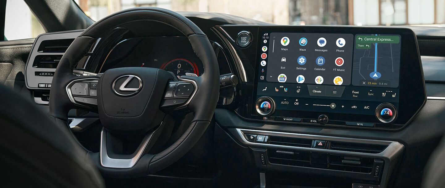 Con la tecnología de su cabina, el RX 500h parece un SUV del futuro.