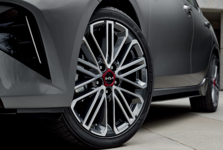 2024 Kia Forte Wheel