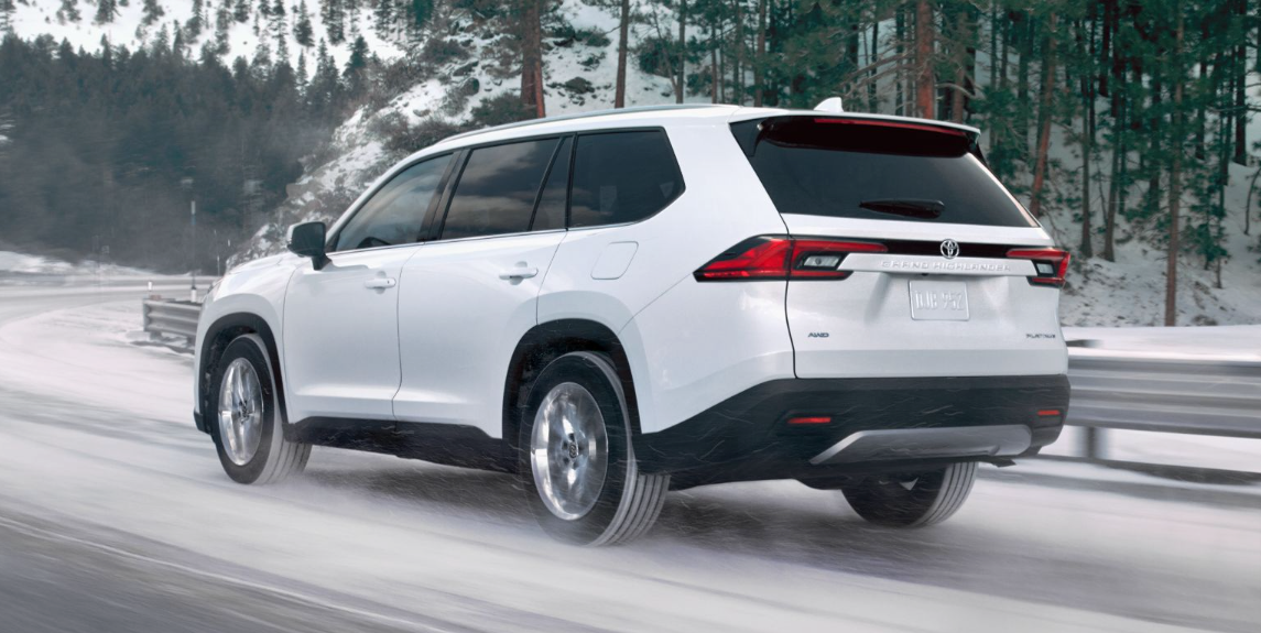 2024 Toyota Grand Highlander vs 2024 Volkswagen Atlas near Urbandale, IA