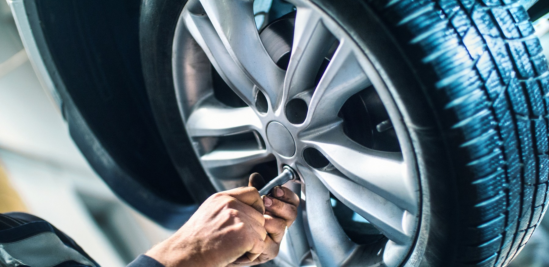 Signs It's Time for an Oil Change - Evans Tire & Service Centers