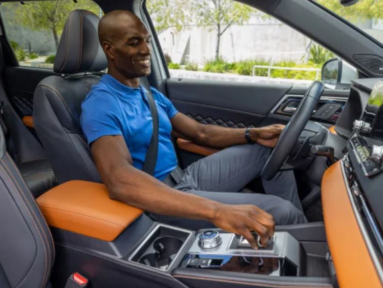 2024 Mitsubishi Outlander SE Interior