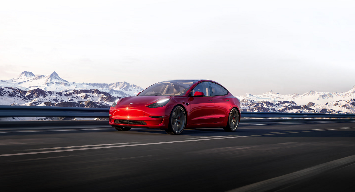 El carro que se muestra es el Tesla Model 3 2023 con equipamientos opcionales.