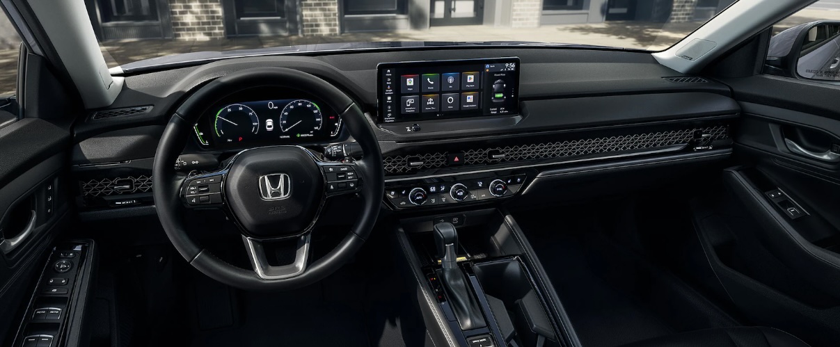 Sofisticados detalles del interior elevan la elegancia de la cabina.