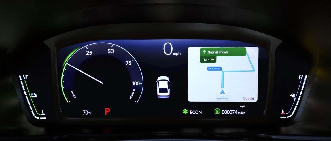 Un panel de instrumentos digital de 10.2 pulgadas es estándar en todos los modelos.