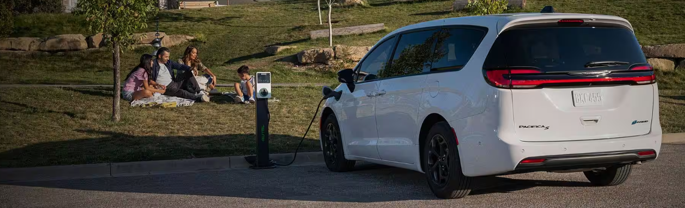 2024 Chrysler Pacifica Plug-In Hybrid for Sale
