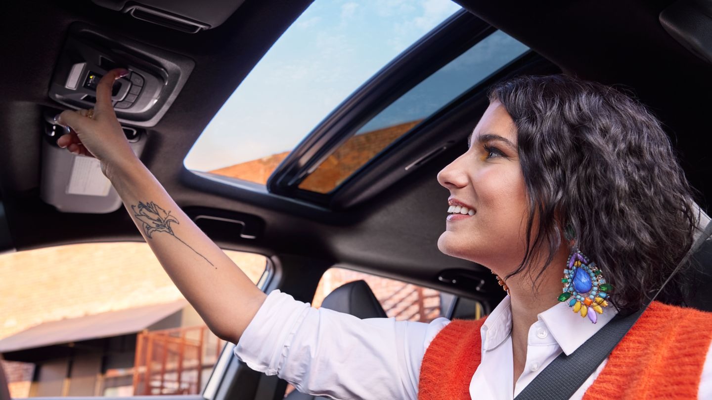 2024 Toyota Corolla Cross Hybrid Power Moonroof