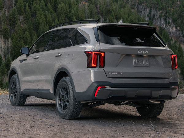 2024 Kia Sorento Rear Angle
