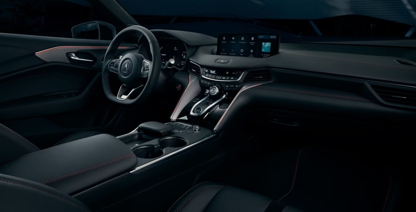 Dentro de la cabina del Acura TLX 2024 encuentras de serie avanzada tecnología que mejora tu experiencia de manejo.