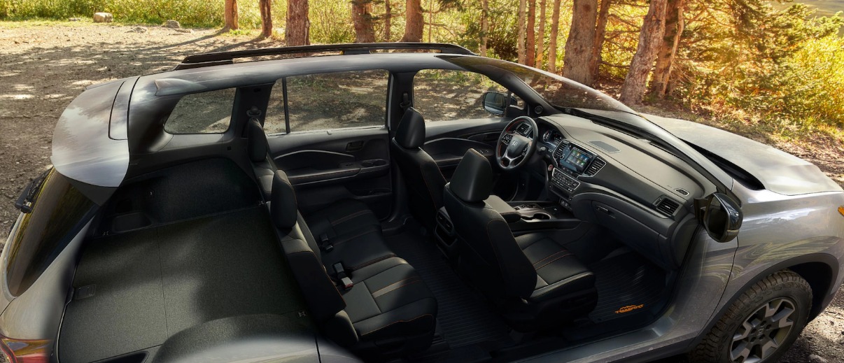 El Honda Passport 2024 es un SUV mediano con espacio para cinco pasajeros y mucha capacidad de carga ideal para familias pequeñas, un grupo de amigos, o para parejas apasionadas por pasar el tiempo libre en la naturaleza.