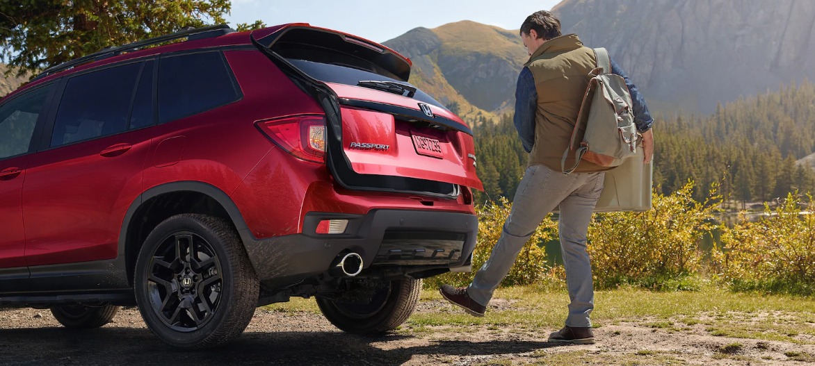 Tiene disponible una práctica compuerta trasera manos libres.