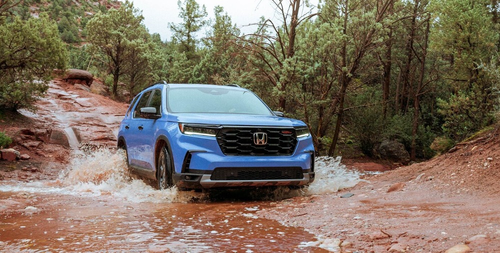 Con sus exclusivos neumáticos todo terreno no le temes a ningún camino.