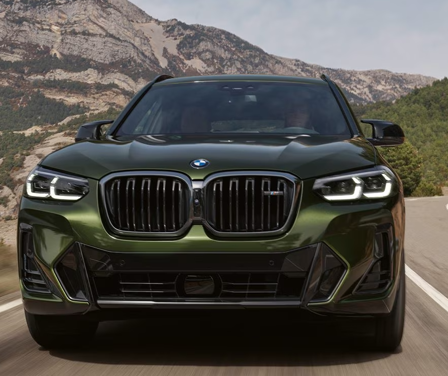 El SUV que se muestra es el BMW X3 2024 en Malachit Green.