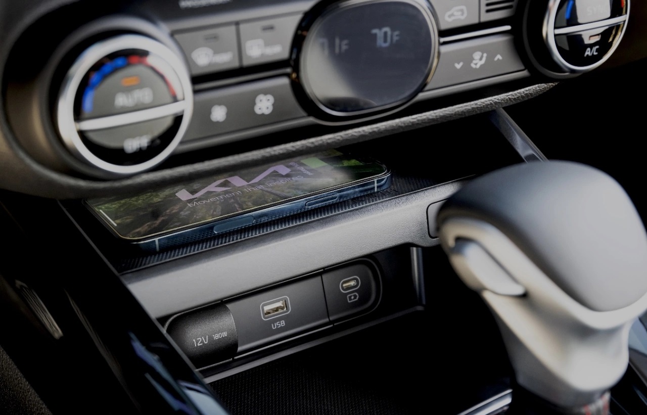 2024 Kia Soul Center Stack