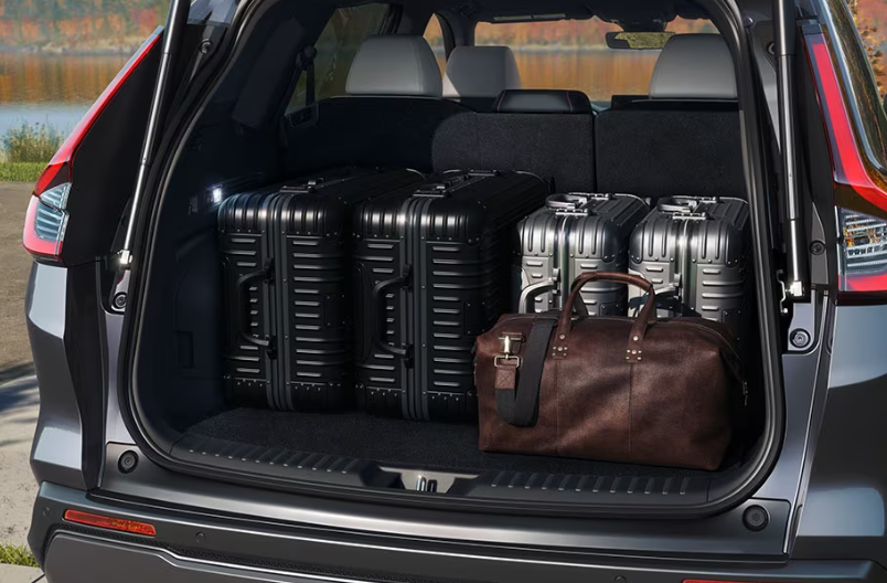 El espacio de carga es amplio incluso detrás de la segunda fila de asientos.