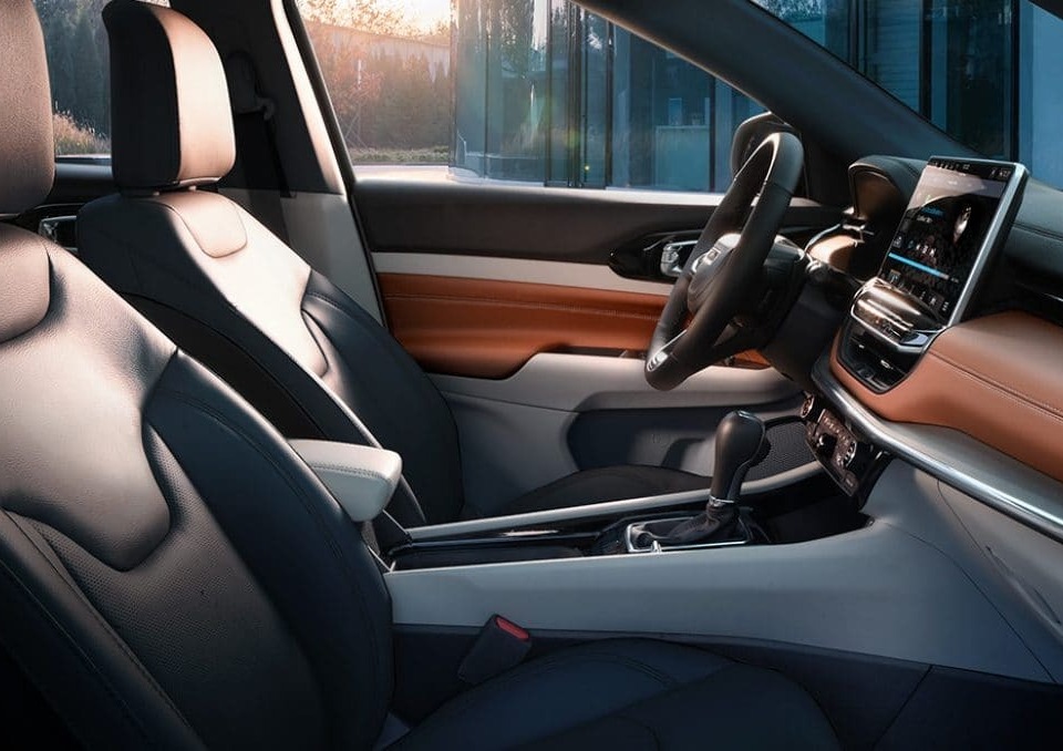 2024 Compass Front Row