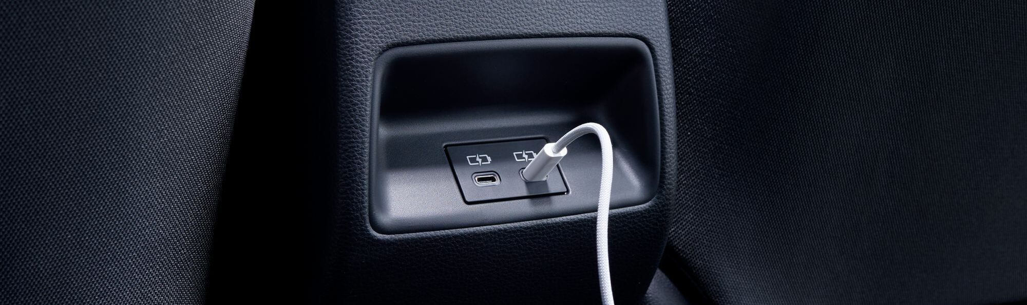 Toyota corolla hybrid usb port hotsell
