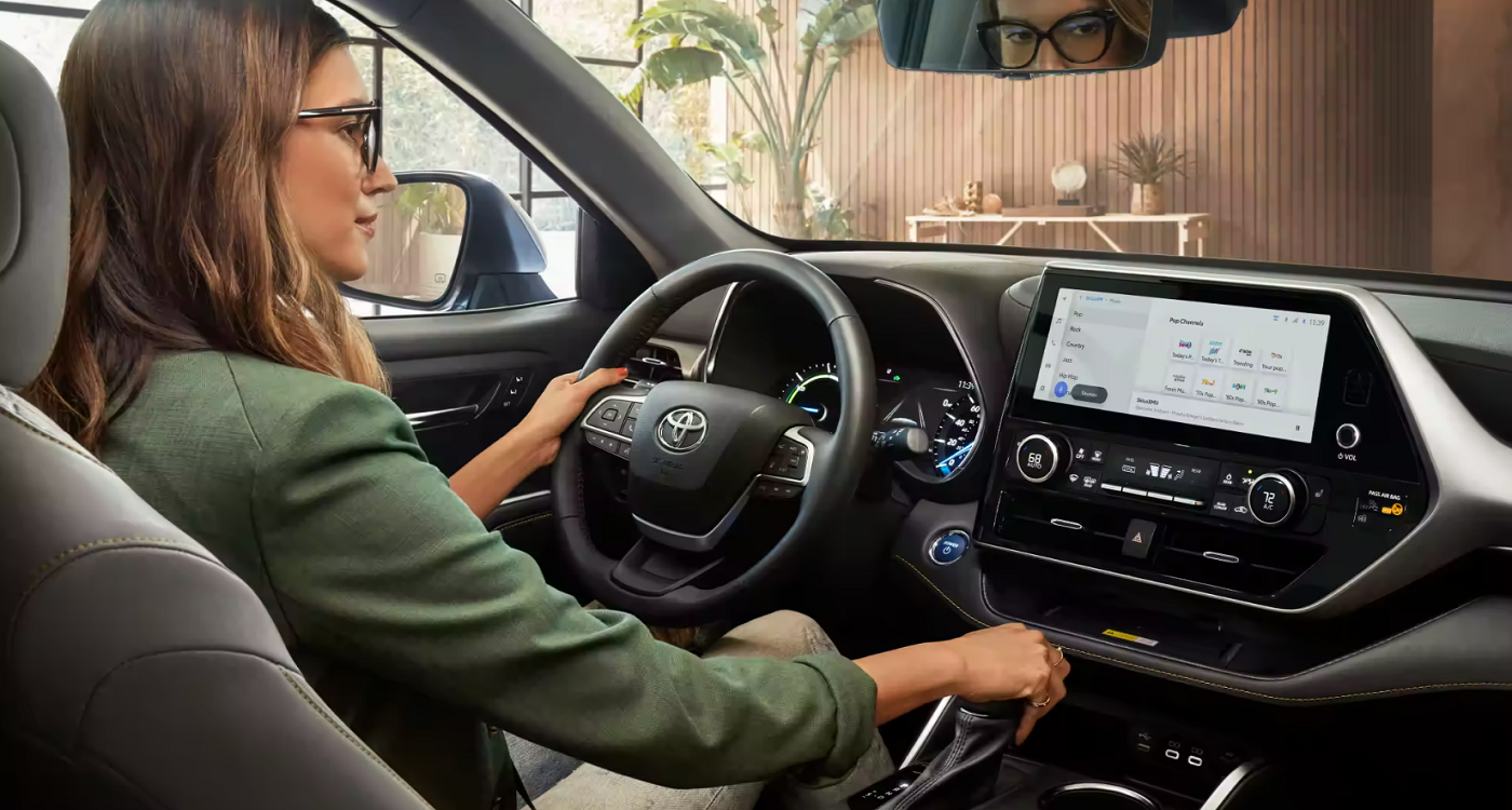 2024 Toyota Highlander Front Cabin