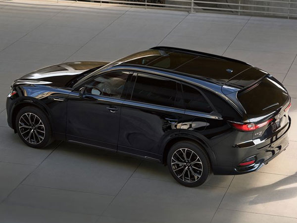 2025 MAZDA CX-70 Rear Quarter Angle