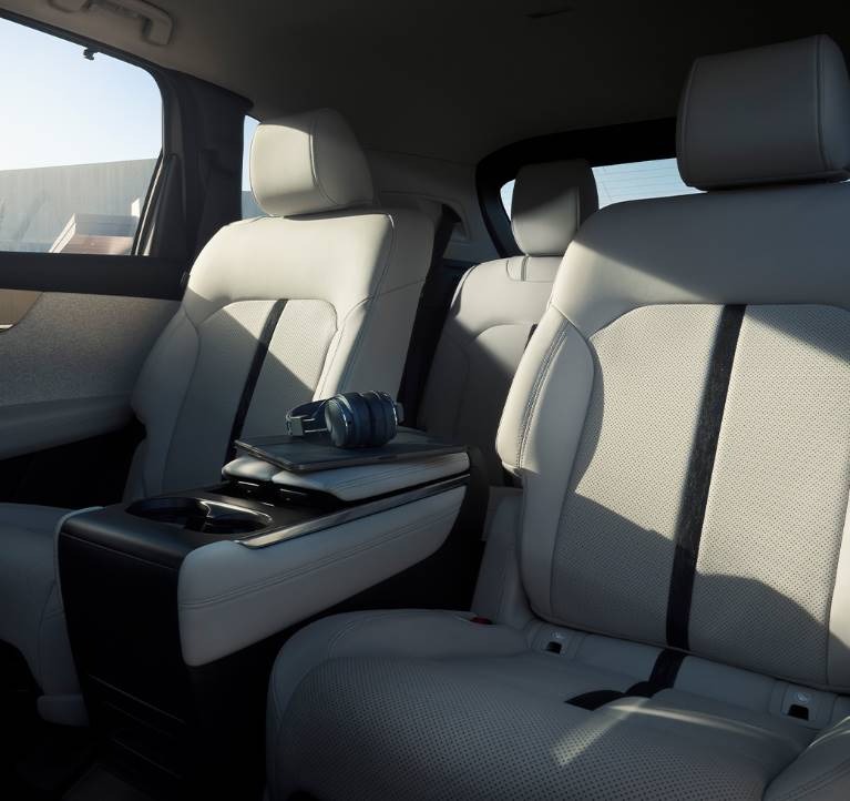 2024 MAZDA CX-90 Second-Row Captain's Chairs