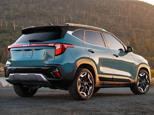 2024 Kia Seltos Rear Angle