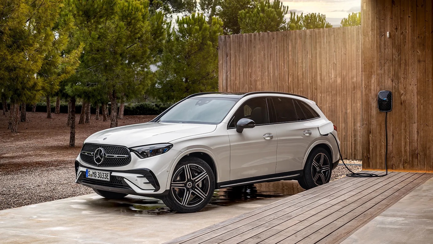 2025 MercedesBenz GLC PlugIn Hybrid First Look in Southampton, NY