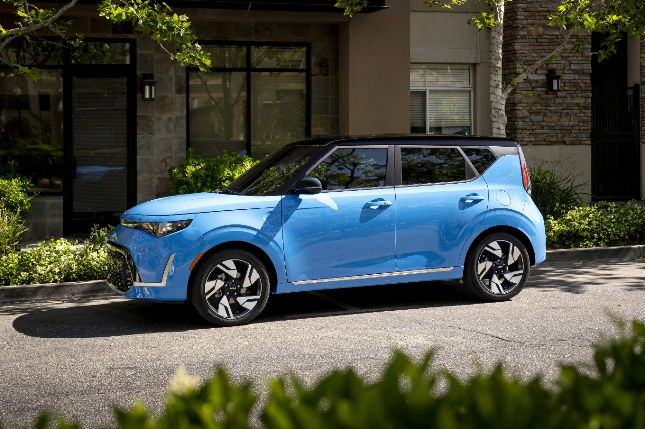 El SUV que se muestra es el Kia Soul 2024 con equipamientos opcionales.