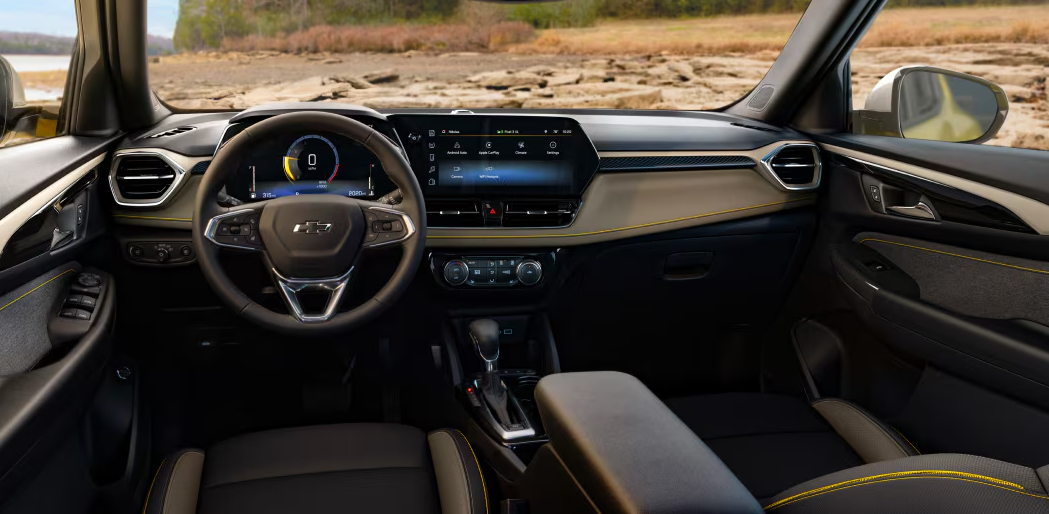 Son muchas las características tecnológicas que tiene estándar el Chevrolet Trailblazer 2024.