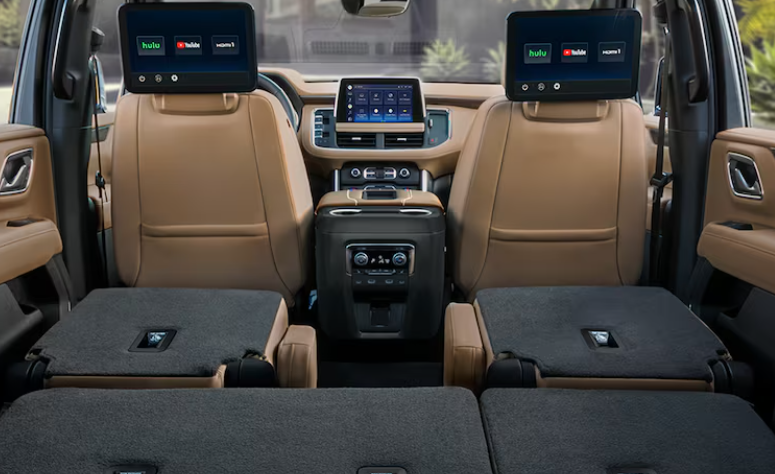 El Suburban es un SUV gigante, tanto para llevar dentro a muchos pasajeros como para cargar grandes cargas.