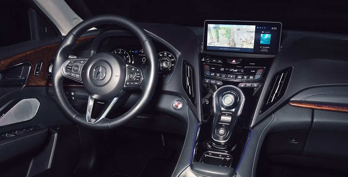 Por dentro, el Acura RDX 2024 te rodea de comodidades de primer nivel y tecnologías avanzadas.