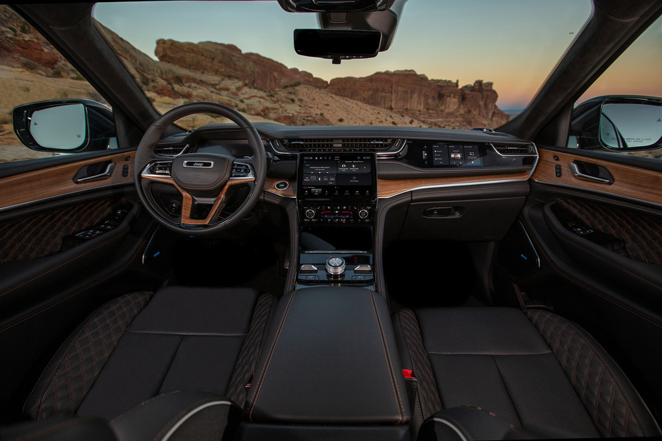 2024 Jeep Grand Cherokee Front-Row Seats