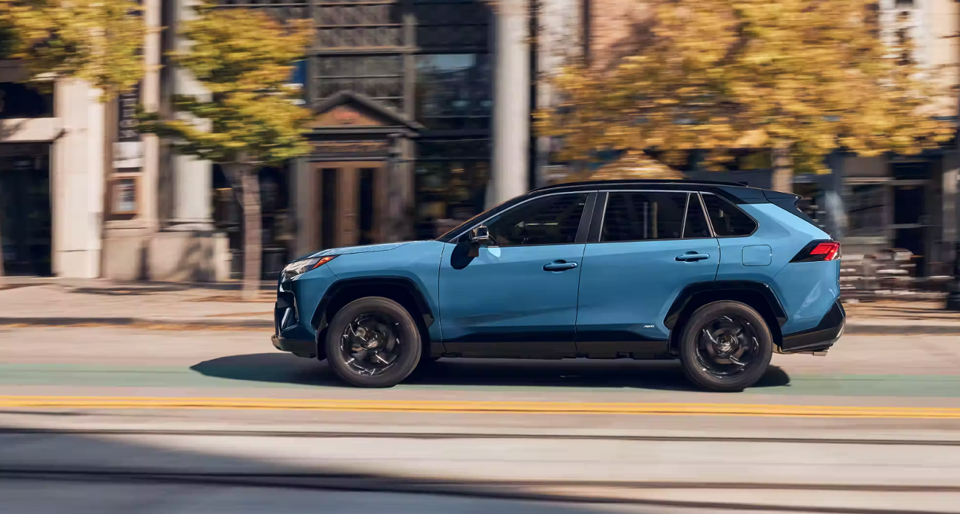 2024 Toyota RAV4 vs 2024 Honda CR-V near Des Moines, IA