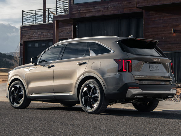 2025 Kia Sorento Plug-in Hybrid Rear Angle