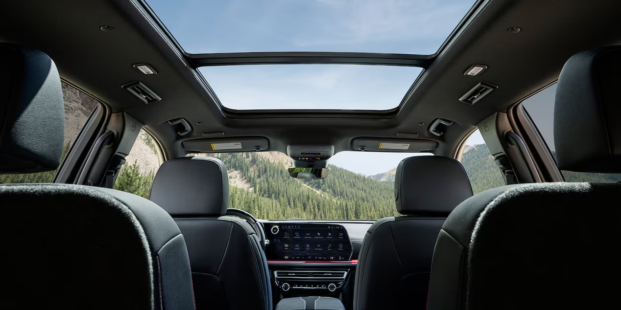 El Chevy Traverse 2024 es un ícono en el mundo de los SUVs familiares por tener tres amplias filas de asientos y muchas comodidades.