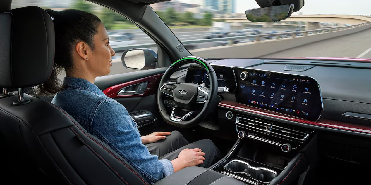 El Traverse Z71 es el único que tiene Super Cruise estándar, una tecnología que te permite conducir sin manos en carreteras compatibles.