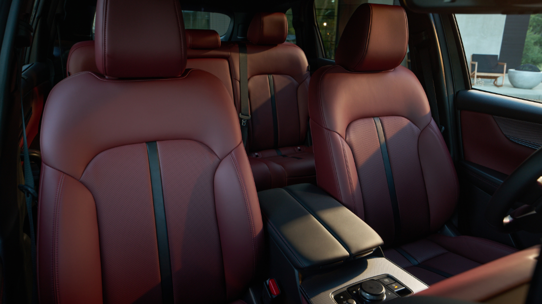 2025 MAZDA CX-70 Seating
