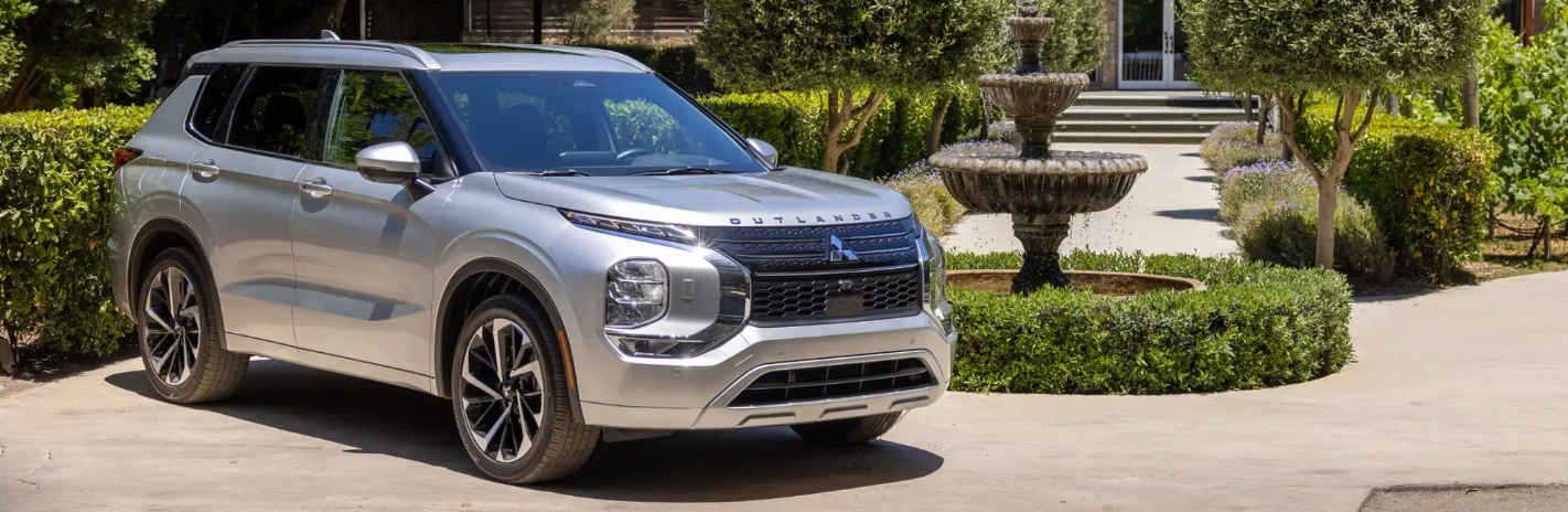 2024 Mitsubishi Outlander SEL Overview near New Braunfels, TX