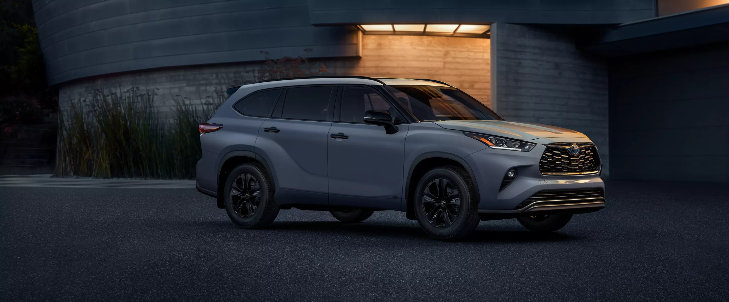 2024 Toyota Highlander Hybrid for Sale near Des Moines, IA