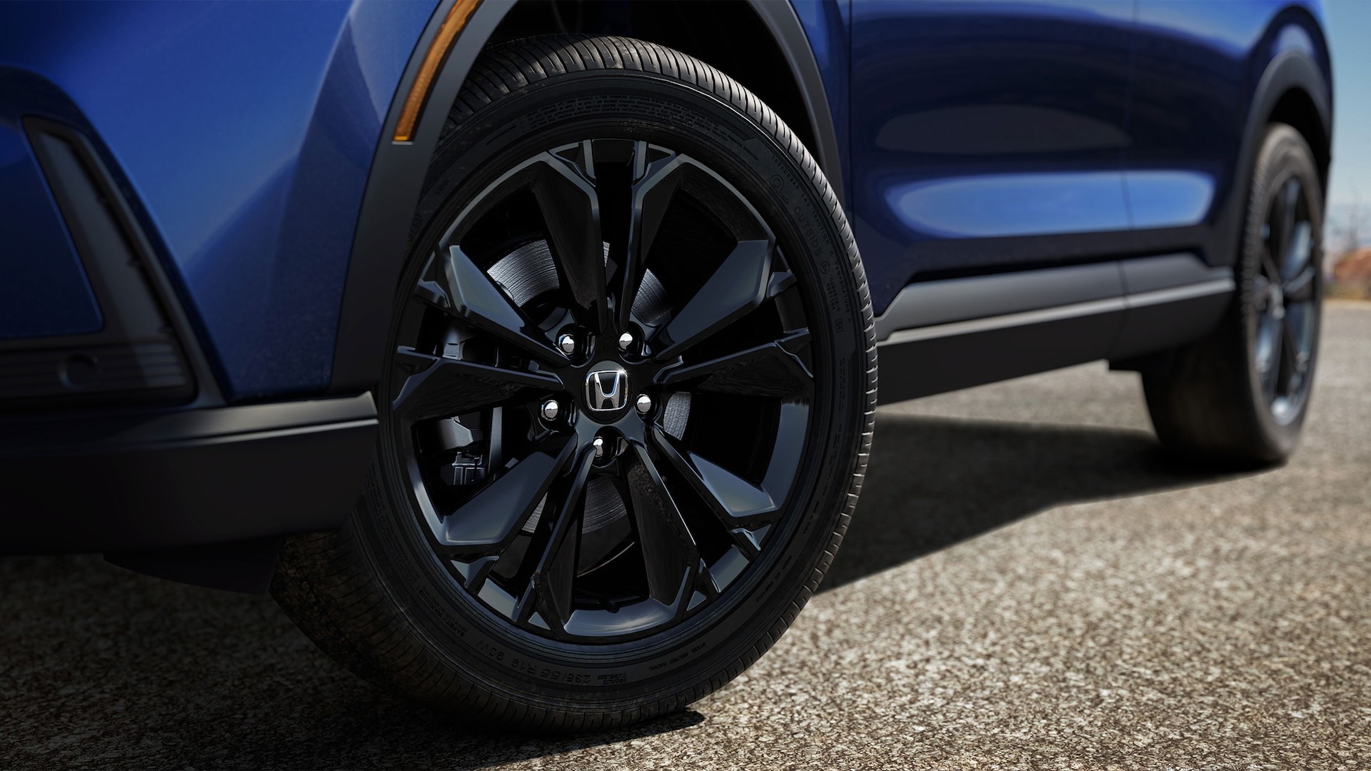 Las ruedas negro brillantes son exclusivas de los modelos híbridos del CR-V.