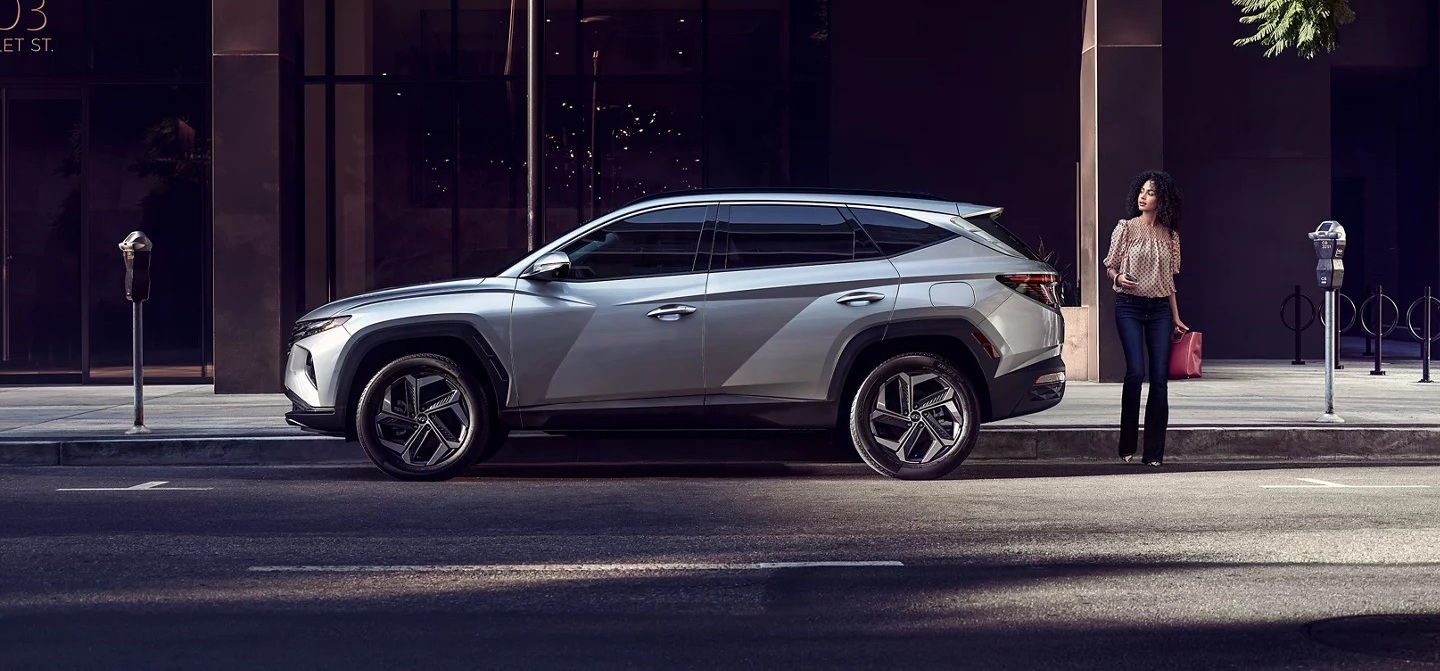 Su carrocería es una obra de arte trazada por líneas de carácter que dibujan excéntricas formas geométricas en los laterales.