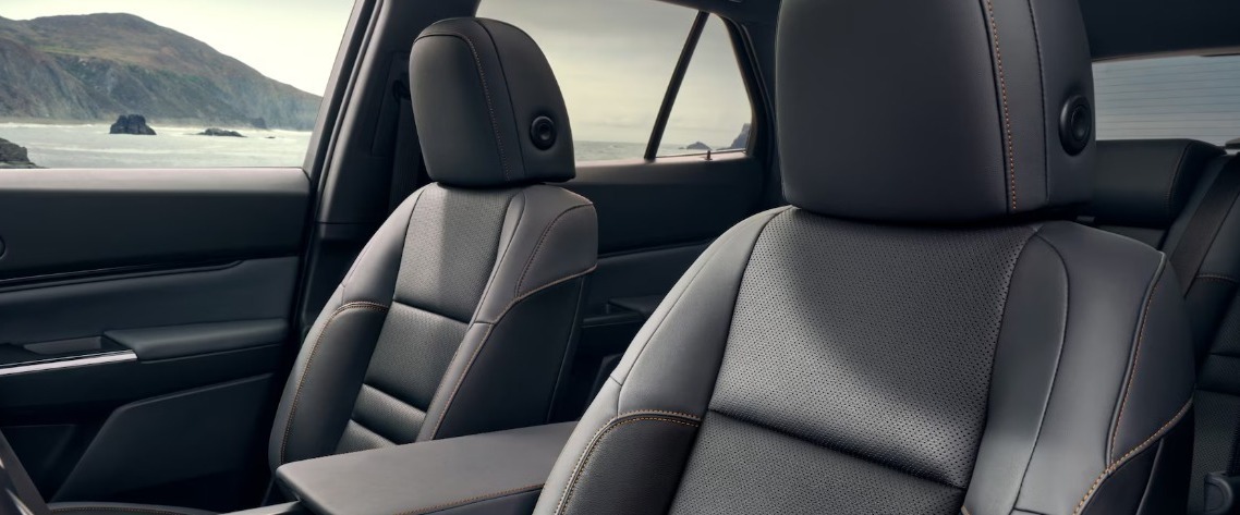 Los asientos delanteros tienen calefacción estándar (y ventilación disponible).