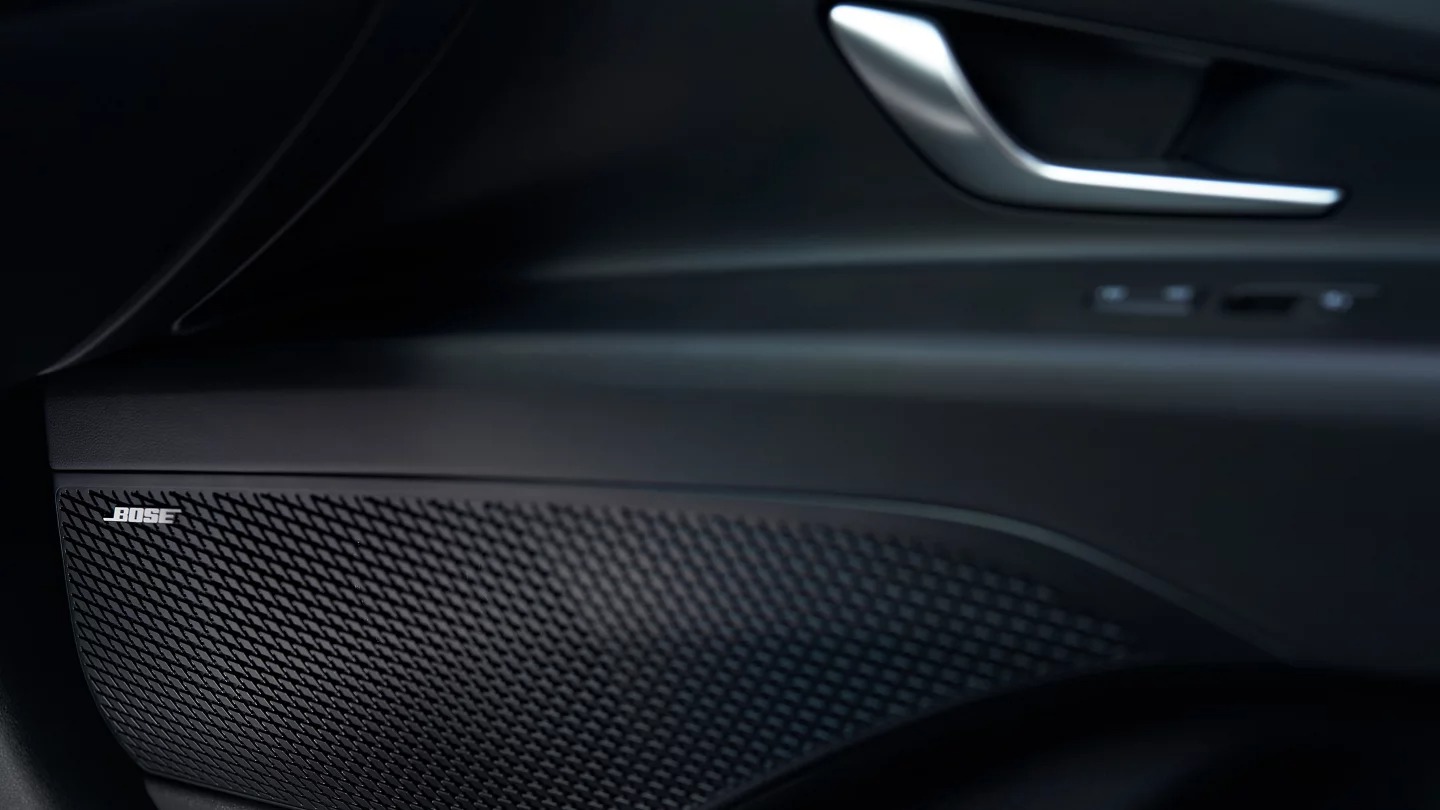 2024 Hyundai ELANTRA Bose Premium Audio