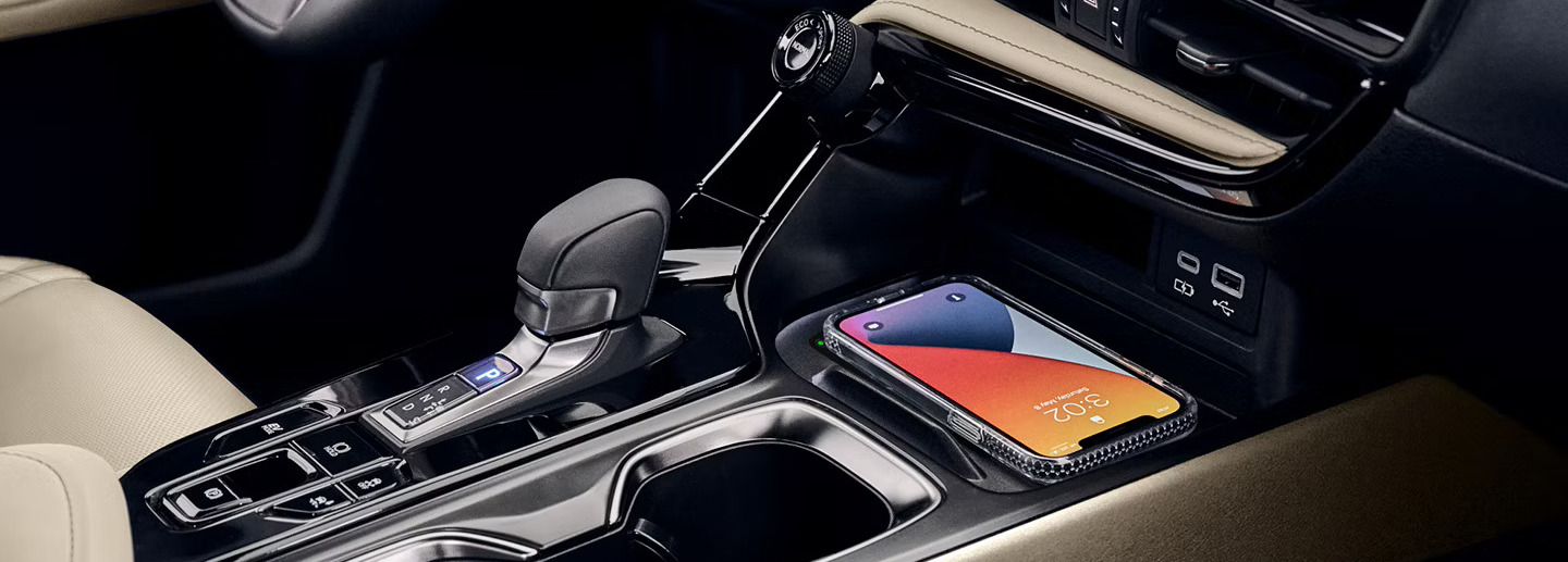 2025 Lexus NX 350 Gear Shaft and Wireless Charger