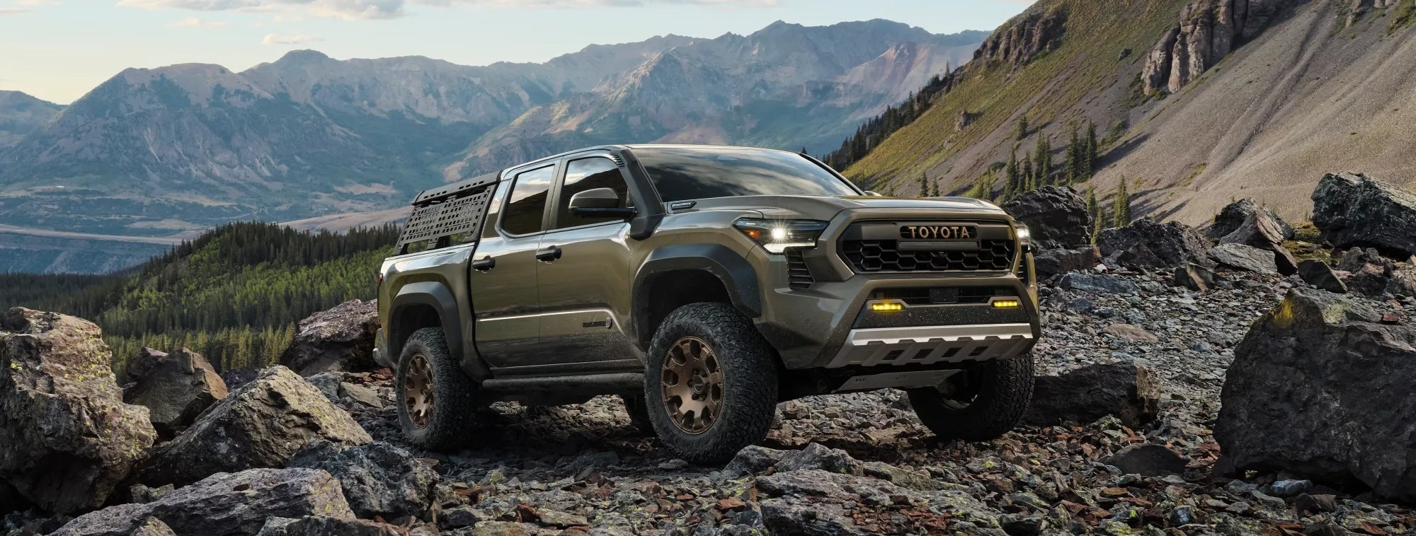 2024 Toyota Tacoma vs 2024 Ford Ranger near Des Moines, IA