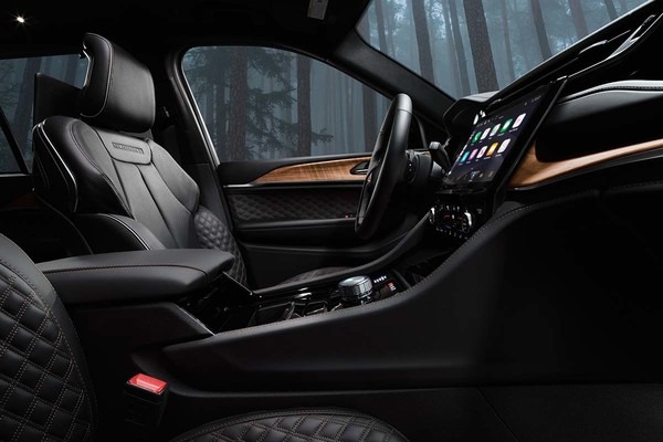 2024 Grand Cherokee Front Row