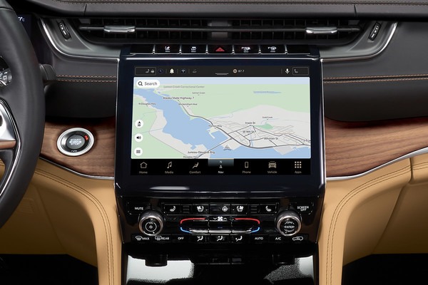2024 Grand Cherokee Touchscreen